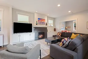 Hillside Haven - Close to Downtown! Light & Bright - Image 2