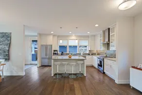 Hillside Haven - Close to Downtown! Light & Bright - Image 5