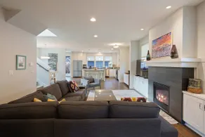 Hillside Haven - Close to Downtown! Light & Bright - Image 4