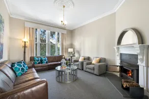 Hamptons House:5 Bedrooms,Spa,Fire - Image 3