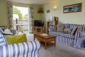 4 Bell Lodge, Thorpenes - Image 2