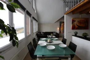 Luxurious and Spacious Penthouse Right by the Slopes. - Image 4