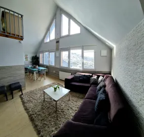 Luxurious and Spacious Penthouse Right by the Slopes. - Image 3