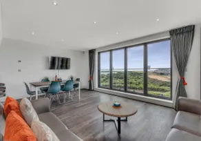 7 Waterstone House - Luxury Apartment Overlooking South Beach, Tenby - Image 3