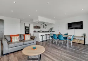 7 Waterstone House - Luxury Apartment Overlooking South Beach, Tenby - Image 4
