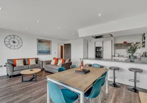 7 Waterstone House - Luxury Apartment Overlooking South Beach, Tenby - Image 5