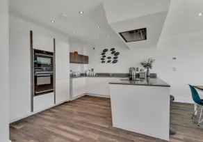 7 Waterstone House - Luxury Apartment Overlooking South Beach, Tenby - Image 2