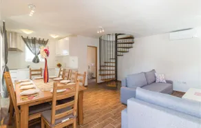 Gorgeous home in Marcana - Image 3