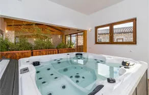 Gorgeous home in Marcana - Image 2