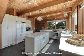 Wood Stove, HOT TUB, Peaceful, Near town NO PETS ALLOWED (Seahaven) - Image 4