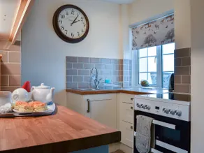 St Cadoc Cottage - Image 4