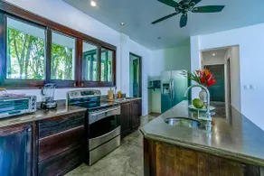 Large 1BR Mountainview 1st-Floor | Balcony - Image 5