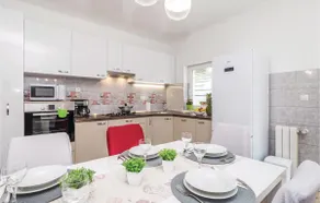 Acomodações de 3 quarto em Jurdani - Image 3