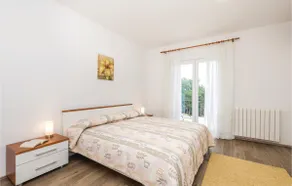 Acomodações de 3 quarto em Jurdani - Image 4