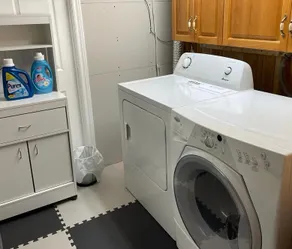 1 bedroom Guest Suite by the Subway - Image 5