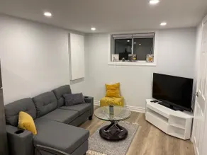 1 bedroom Guest Suite by the Subway - Image 2