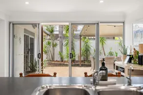 Pet Friendly Beachside Hideaway - Lazy on Lowry - Image 2