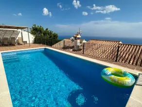 Magnificent 4 bedroom villa with stunning views - Image 3