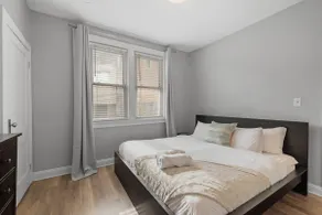 Skyline Luxury - Stylish 1BR with Panoramic Views - Image 2