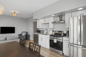Skyline Luxury - Stylish 1BR with Panoramic Views - Image 5