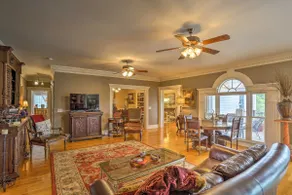 Historic Cedar Hill Mansion on Large Farm w/ Pool! - Image 4