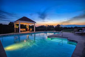 Historic Cedar Hill Mansion on Large Farm w/ Pool! - Image 2