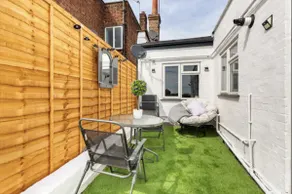 Stylish High Street Apt w/ Private Terrace - Image 2