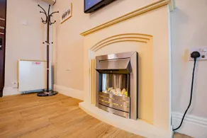 Charming City Townhouse - Image 4