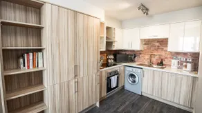 Stylish Harbour View Apartment in a Private Building - Image 2