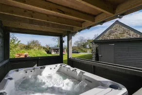 The Dairy - Luxury Cottage, Hot Tub and Summer House, Countryside Views, Pet Friendly - Image 5