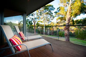 Dee Jays Studio~ Contemporary 2 person Spa Studio - Image 5
