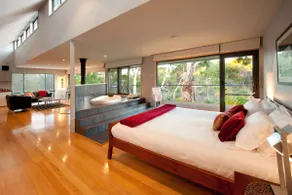 Dee Jays Studio~ Contemporary 2 person Spa Studio - Image 2