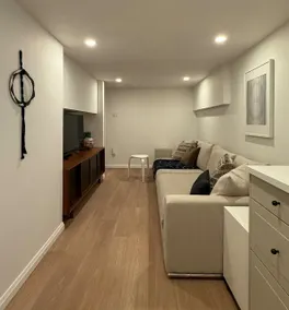 Cozy & Chic Stay | Ossington Station - Image 3