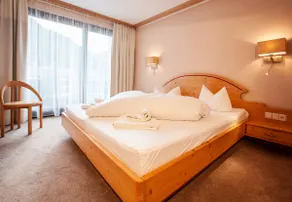 1106 Alpenrose - Image 2