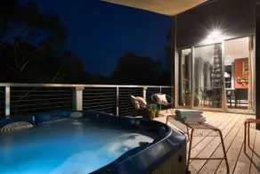 Hisha at Daylesford ~ Luxury Home with Jacuzzi - Image 5