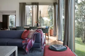 Hisha at Daylesford ~ Luxury Home with Jacuzzi - Image 2