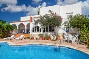 Smuk villa Ramos i San Antonio Bay med grill og stor pool - Image 3