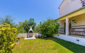 Attractive apartment near beach with BBQ - Image 4