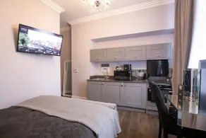 Elm Hill. Perfect elegant hide away. - Image 5