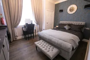 Elm Hill. Perfect elegant hide away. - Image 2