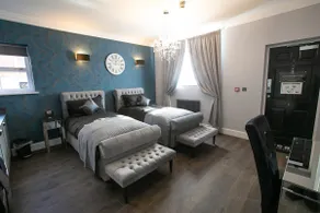 Dragon Hall. Gorgeous accessible apartment - Image 4