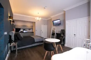 Plantation Gardens. Stylish, spacious & luxurious - Image 4