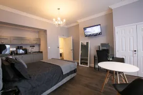 Plantation Gardens. Stylish, spacious & luxurious - Image 2