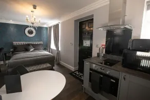 Luxurious serviced apartment - Castle Mall - Image 2