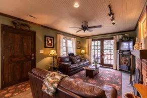 Bear Bungalow - 1 mile from Main Street Blowing Rock! Hot Tub - Pet Friendly - Fenced In Yard - Image 4