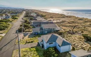 Classic Wood-Lined Oceanfront Cottage med nem adgang til stranden i Waldport! - Image 4