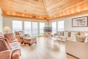 Oceanfront Home with Hot Tub! North Jetty House - Image 4