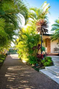 Magnificent Lakeview House Long Jetty - Image 2