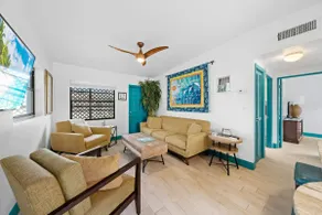 Uptown Cottage - Walk to the Beach and Restaurants - Image 3