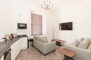 The Buckingham Suite Luxury 2 bedroom apartment - Image 2
